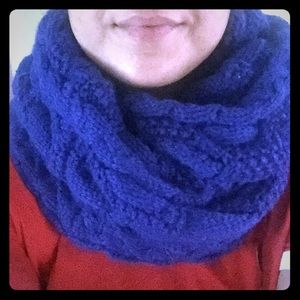 GAP Cable Knit Neck Scarf